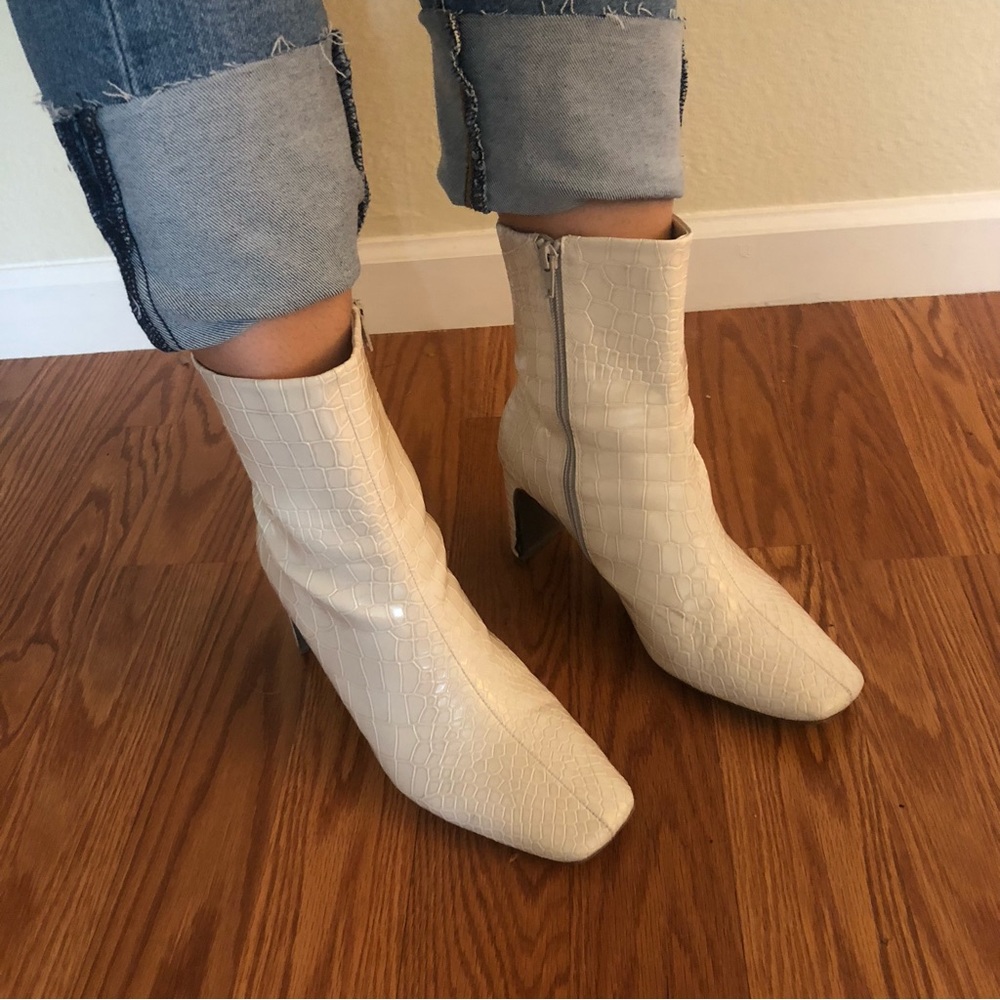 Seven Dials Snake Skin White/Cream Square Toe Boots